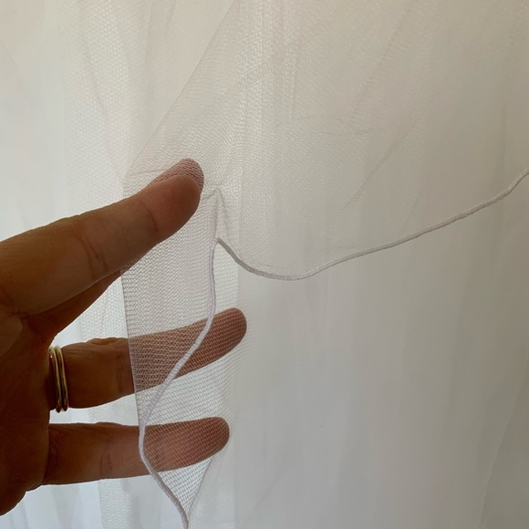 New with tags floor length veil - Picture 4 of 4